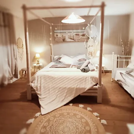 Gite 3 Etoiles Avec Spa, 2 Le Logis De Pearl Bed & Breakfast