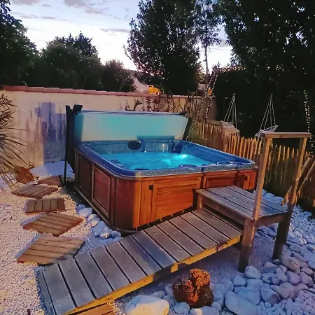 Gite 3 Etoiles Avec Spa, 2 Le Logis De Pearl Bed & Breakfast 3*